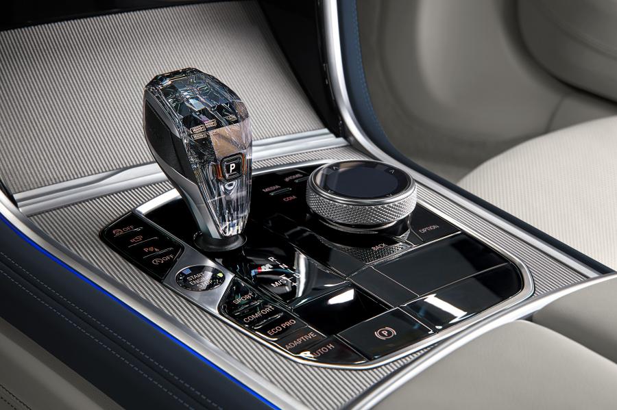Детали интерьера BMW M850i xDrive Gran Coupe (G16) 2019 года  (WW) (фото 118 из 152)